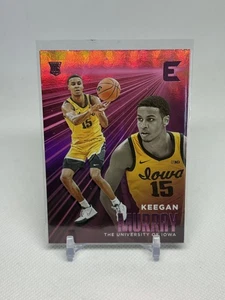 Selecciones del draft de baloncesto 2022 Panini Chronicles Keegan Murray RC #4 rosa paralelo - Imagen 1 de 2