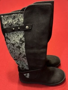 Neu UGG Marielena schwarz vorne Lammleder Damen Mädchen Spitze hinten Schnalle Stiefel Größe 7 - Bild 1 von 10