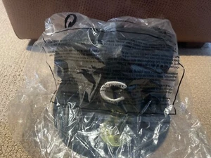 New Era 59Fifty Men's Cap MLB Chicago Cubs "C" Black on Black Fitted Size 8 Hat - Picture 1 of 3