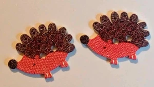 2 rote Igel Form Nähen Knöpfe Basteln Holz 2 Loch Neu 1"  - Bild 1 von 2
