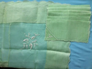 "Mantel bordado de organza/lino verde como nuevo 48,5 x50"" y 6 servilletas 10 3/4" - Imagen 1 de 10