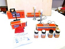 LIONEL LINES SCALA 0 RARE SET DI ACCESSORI(SEMAFORO,LAMPIONI,TERMINALE,PELLET)