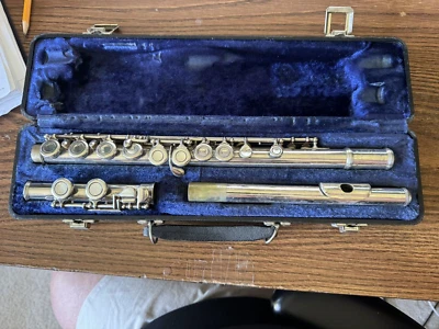 WT Armstrong 104 Flute with Hard Case Made in USA - - Image 1 of 3