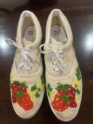 VINTAGE RARE 1960’s VAN DOREN VANS WHITE NEEDLEPOINT STRAWBERRY SNEAKERS  SZ. 8M - Image 1 of 4