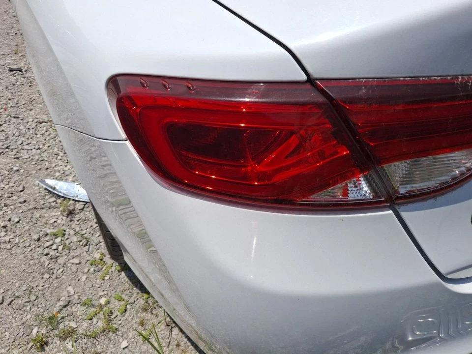 Chrysler 200 2015 conductor conjunto de luz trasera izquierda fabricante de equipos originales usado 4 puertas sedán 94000MI Foto 1 de 1