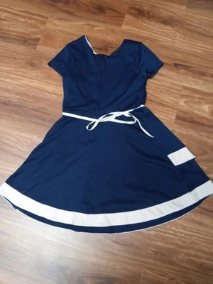 Hermosa Amy Byer Talla 16  Foto 1 de 4