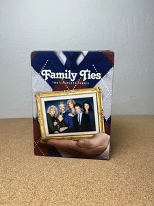Family Ties: The Complete Series DVD Box Set - Foto 1 di 6