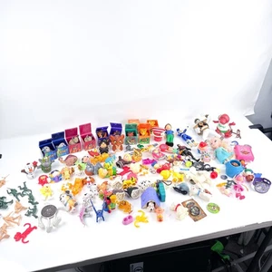 Lote Mixto De Mini Juguetes Vintage Años 90 2000 Títeres De Dedo Rey León Power Ranger - Imagen 1 de 12