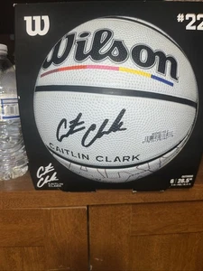 Caitlin Clark Indiana Fever Basketball signiert - Bild 1 von 1