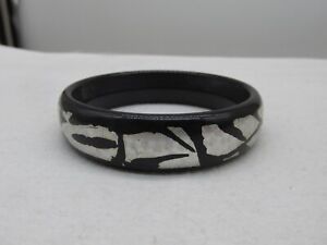 Stunning Black & Silver Plastic Bangle Style Bracelet 2.5" Diameter  Sz 8 #2t