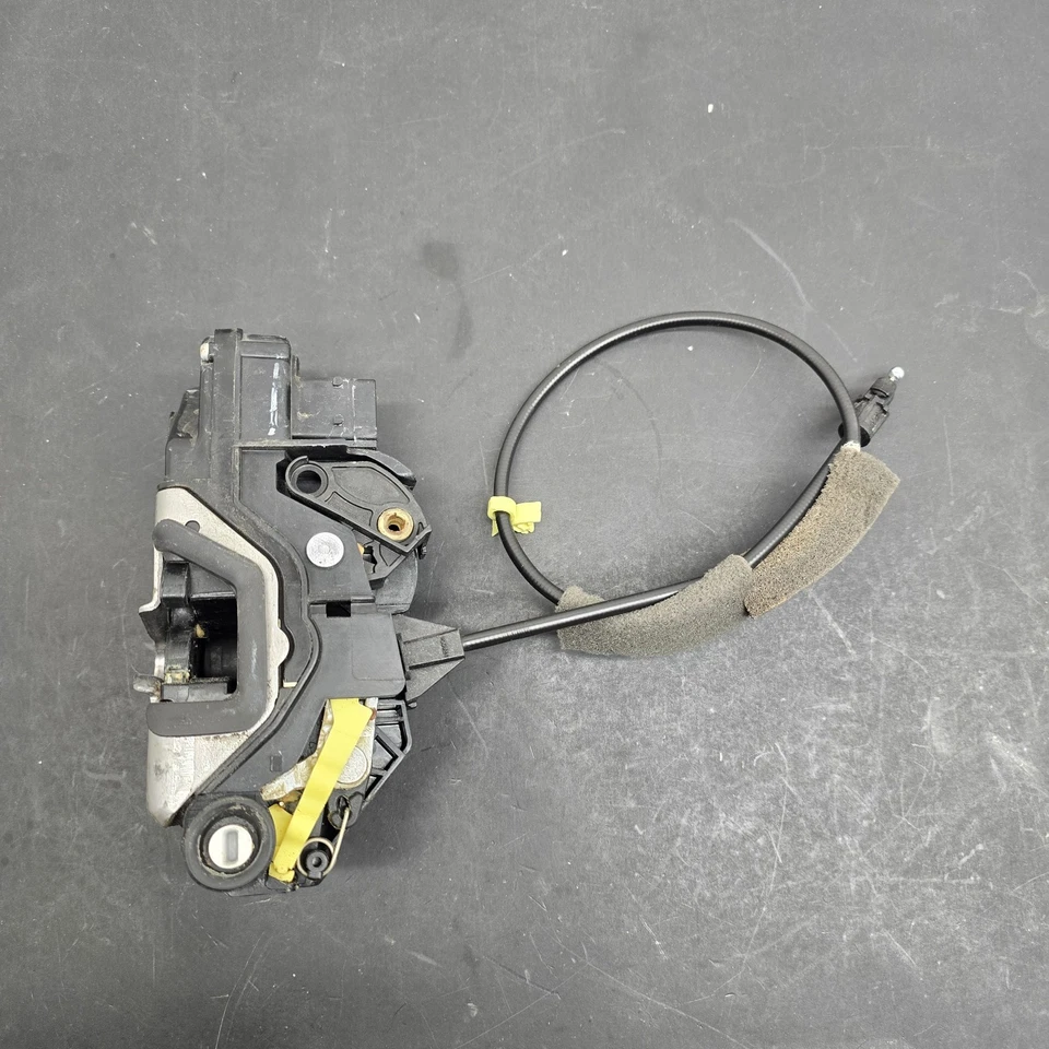 Actuador de pestillo de cerradura de puerta trasera izquierda Buick Enclave 2009-2012 20940244 OEM Foto 1 de 4