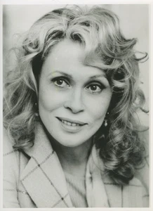 A27 A2703 - Faye Dunaway in "The Chamber" - Bild 1 von 2