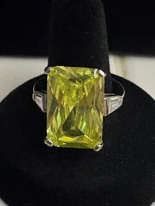 Rectangular Periodot Silvertone Ring with 2 Crystal Side Stones - Sz 10 - Picture 1 of 4