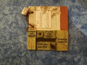 Wanddekoration / Relief aus Kunststoff mit Spruch in Geschenktüte - Bild 1 von 5