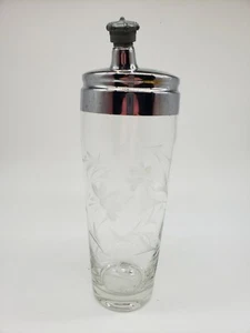 VINTAGE BAR ETCHED GLASS MARTINI COCKTAIL SHAKER FLOWERS   T46 - Picture 1 of 6