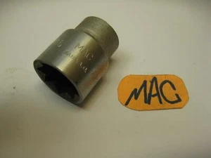 Mac tools USA 1/2" drive 11/16" SAE 8 Point Socket V228 - Picture 1 of 9