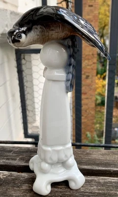 Porcelain Figurine Rosenthal Bird Wandering Falcon on Pedestal - Mod. K607 Circa 1920 - Image 1 of 4