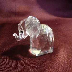 Estatuillas de Cristal Swarovski-Tronco Buena Suerte BABY ELEPHANT Cola de Metal 7640-USADAS EN EXCELENTE ESTADO - Imagen 1 de 4