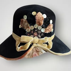 Vintage Louise grüner Hut Knopf verziert schwarz Velours Filz breite Krempe Cloche - Bild 1 von 10