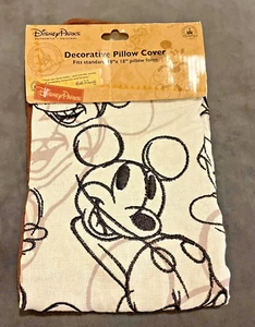 Copricuscino decorativo Topolino 18" x 18" nuovo con etichetta Disney Parks ricamato - Foto 1 di 12
