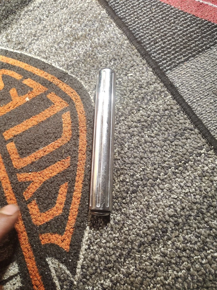 Cubierta antipolvo ajustador de cable de embrague para Harley Road Glide King Sportster 883 1200 Foto 1 de 4