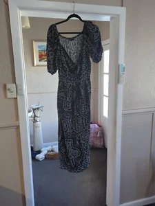 Beautiful Black And White Long City Chic Dress Size S - Picture 1 of 5