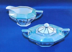 Hecho en Japón, Años 50 Blanco con Estampado Floral Crema y Azúcar Azul Iridiscente - Imagen 1 de 6