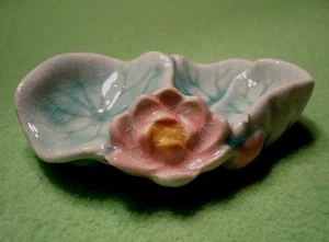Japanese WATER LILIES ring trinket tray. Lovely shape and coloring. Vintage  - Picture 1 of 8