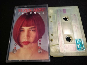 SEZEN AKSU Gülümse *EXCELLENT TURKISH ETHNO POP MC TAPE* - Foto 1 di 2