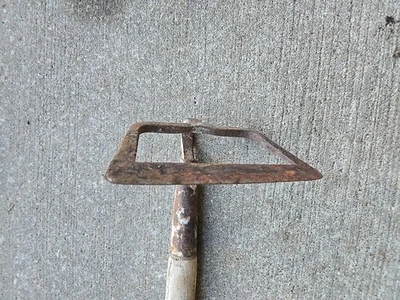 ¿Mezcla de concreto para plantar desmalezas huecas afiladas de mano? Vintage Foto 1 de 3