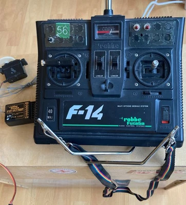40 MHz Robbe Futaba F-14 Sender mit Empfänger FP-R118F und Servo Graupner C577 - Bild 1 von 4