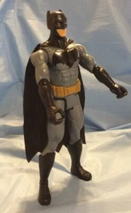 Batman...12" bewegliche Figur...und Batmobil von McDonalds Happy Meal - Bild 1 von 12