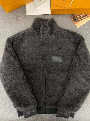 Blusa polar Louis Vuitton gris parche cuero XL Foto 1 de 4