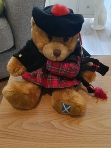 SOFT TOY SCOTTISH PIPER BEARS 23 cm By KEEL TOYS - Picture 1 of 3