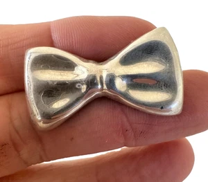 Vintage Silver Bow Brooch Unmarked Pin Stunning Glossy Shiny Adorable - Picture 1 of 10