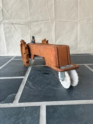 Aspersor tractor de viaje de hierro fundido Melnor/Nelson de colección Foto 1 de 4