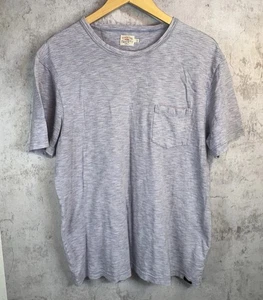 Faherty Grand T-Shirt Homme Rouge Bleu Indigo Micro Rayure Coton Poche Col Rond - Photo 1/6
