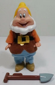 DISNEY SIMBA VTG SNOW WHITE & THE 7 DWARFS HAPPY 4.5'' FIGURE DOLL w/ SHOVEL - Picture 1 of 12