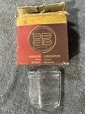 Lente de lámpara de matrícula trasera Plymouth 40 Mopar P9 P10 Road King Deluxe NOS 1940 Foto 1 de 4