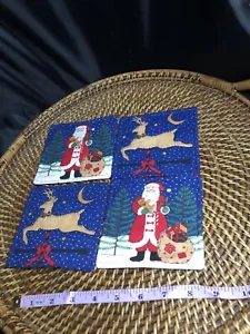 "4 handgefertigte Weihnachtsmann & Rentier Wendbare gesteppte Untersetzer 4,5"" x 4,5""" - Bild 1 von 2