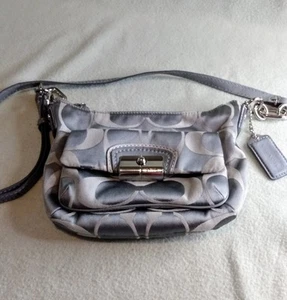 Borsa a tracolla Coach Kristin Op Art Lurex Chainlink 14902 grigia - Foto 1 di 21