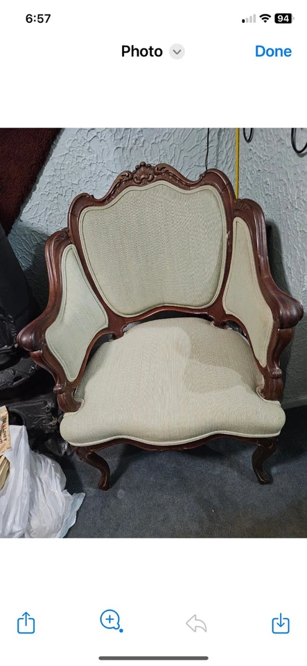 Silla vintage de madera tallada - Sillón tapizado estilo victoriano Foto 1 de 1