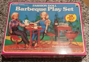 Vintage ARCO Fashion Doll Barbie Patio Playset BBQ #7679 ARCO TOYS 1985 - Foto 1 di 7