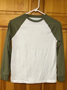 Cat & Jack Boys M (8/0) White Long Sleeve Shirt with Green Sleeves Soft T-Shirt - Picture 1 of 9