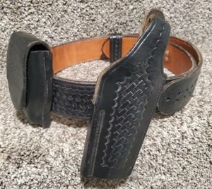 Safariland #2 45 Auto 2 1/4 Black RH Holster - Davis Leather Belt & 304 HS Cuff - Picture 1 of 10