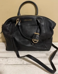Borsa a mano Michael Kors Riley in pelle nera con accento oro e zip superiore - Foto 1 di 11