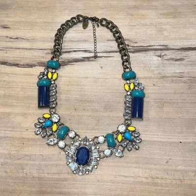 Gargantilla babero moderna Mark By Avon audaz tono dorado azul amarillo cristal collar Foto 1 de 4