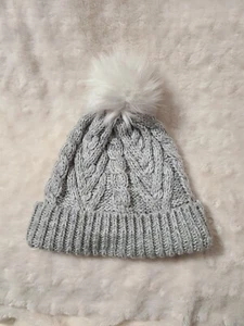 GAP Kids Grey Cozy Faux Fur Pom Pom Knit Beanie Hat for Girls Size L/XL - Picture 1 of 5