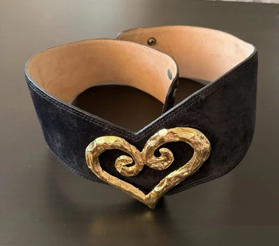 Cinturón Vintage Édouard Rambaud Paris con Hebilla Corazón Dorado 33.5 Gamuza Negra Foto 1 de 4