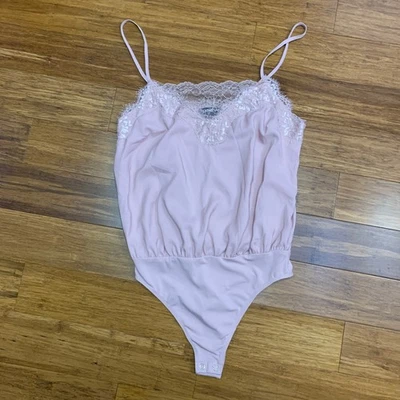 Body Cami con ribete de encaje EXPRESS rosa correas ajustables cierre a presión talla pequeña Foto 1 de 4
